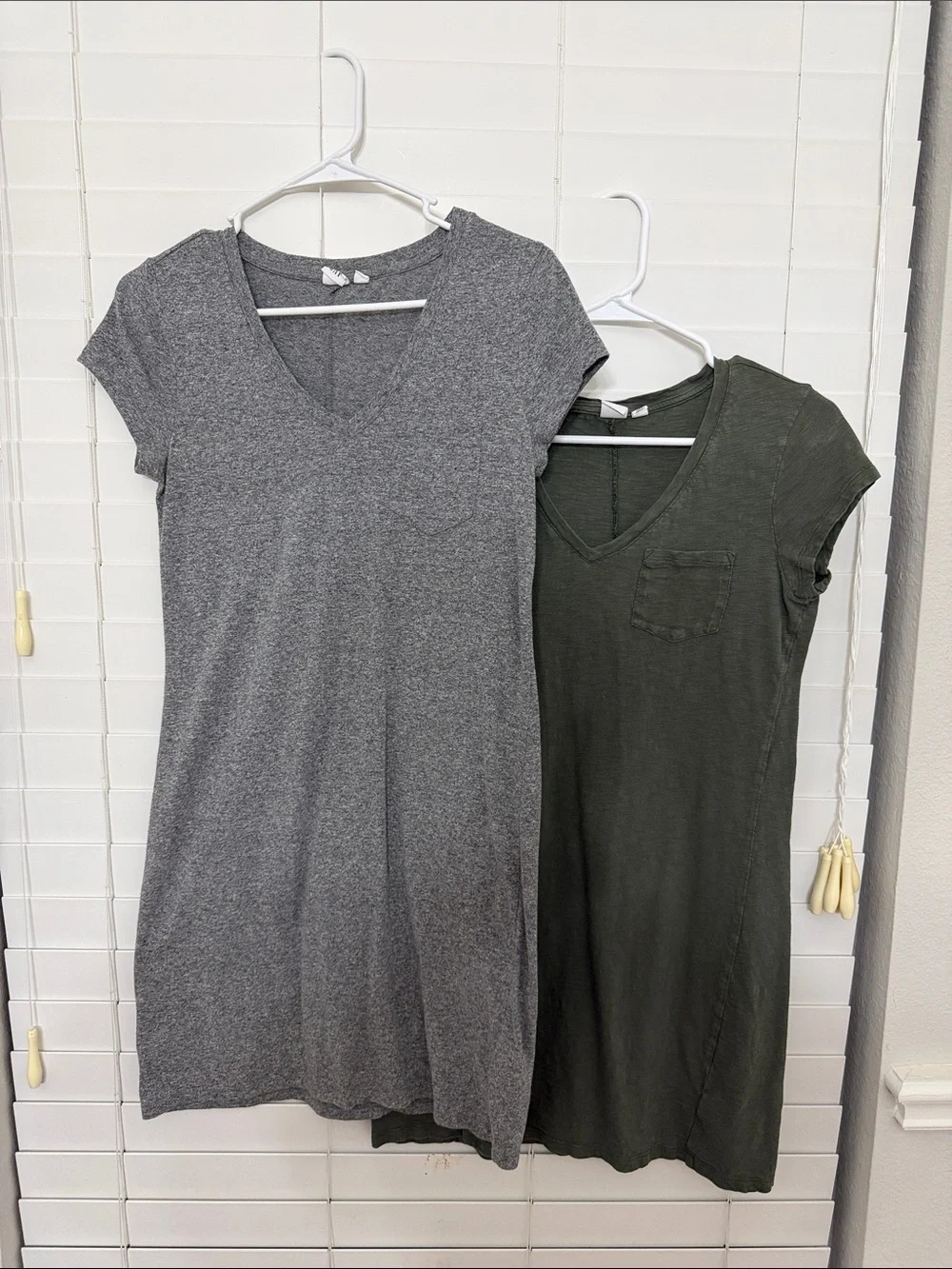 GAP 2 Dresses Womens Casual V-Neck T-Shirt Dress - Gray and Olive Size XS